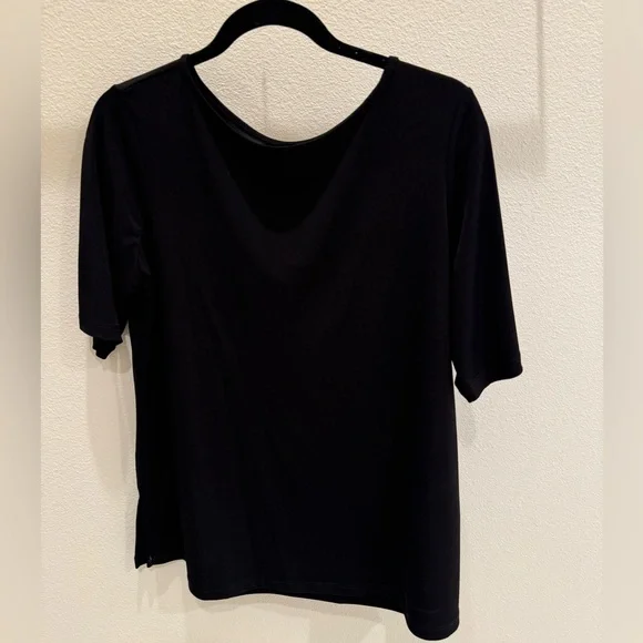 Susan Graver Elegant Black Short Sleeve Top liquid knit - Picture 1 of 4